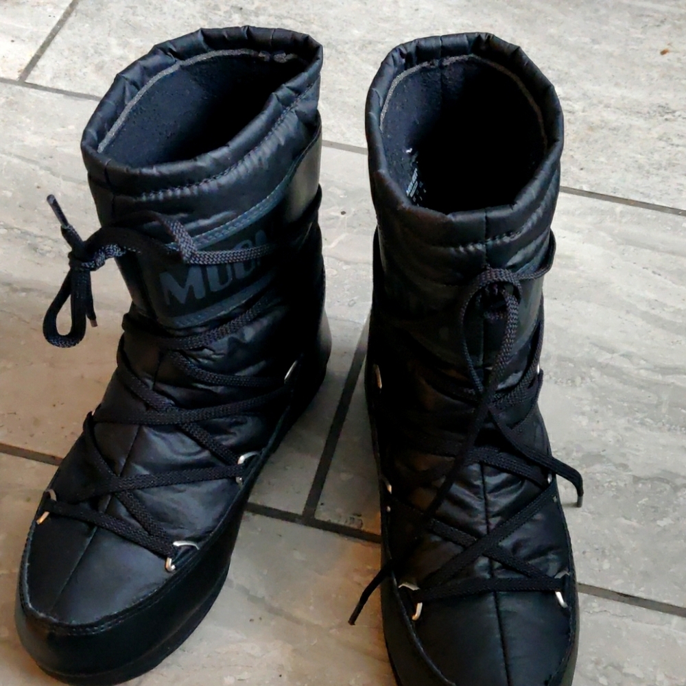 Moon boots
